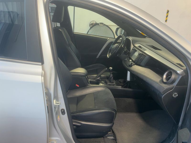 Toyota RAV 4 2.0 D-4D Style 2016 – снимка 16