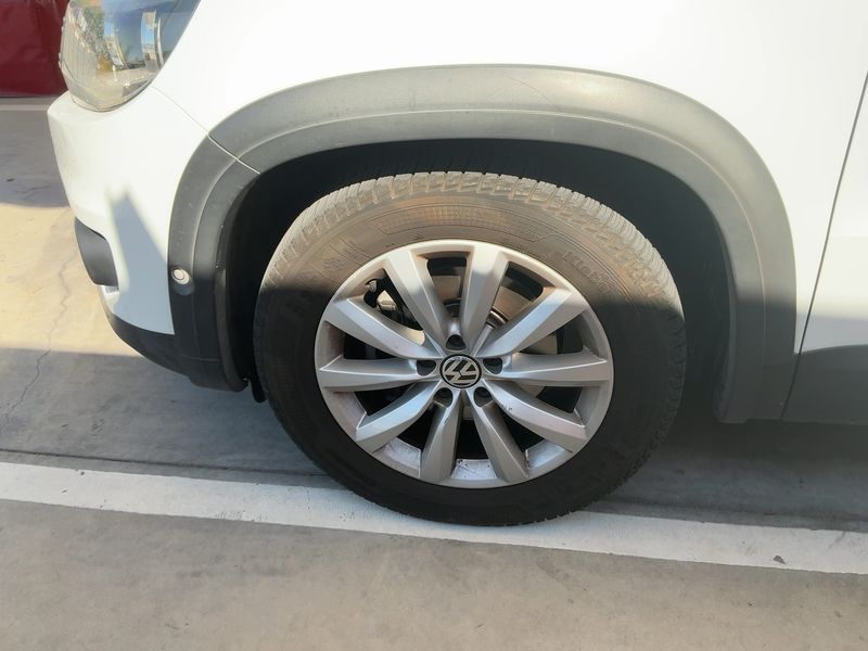 Volkswagen Tiguan 2.0 TDI Advance BlueMotion Tech 2014 – снимка 17