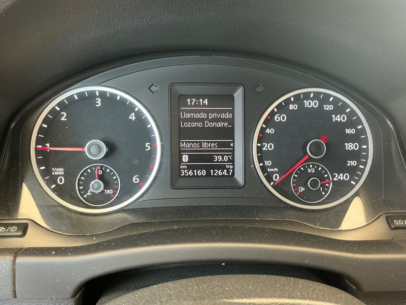 Volkswagen Tiguan 2.0 TDI Advance BlueMotion Tech 2014 – снимка 13