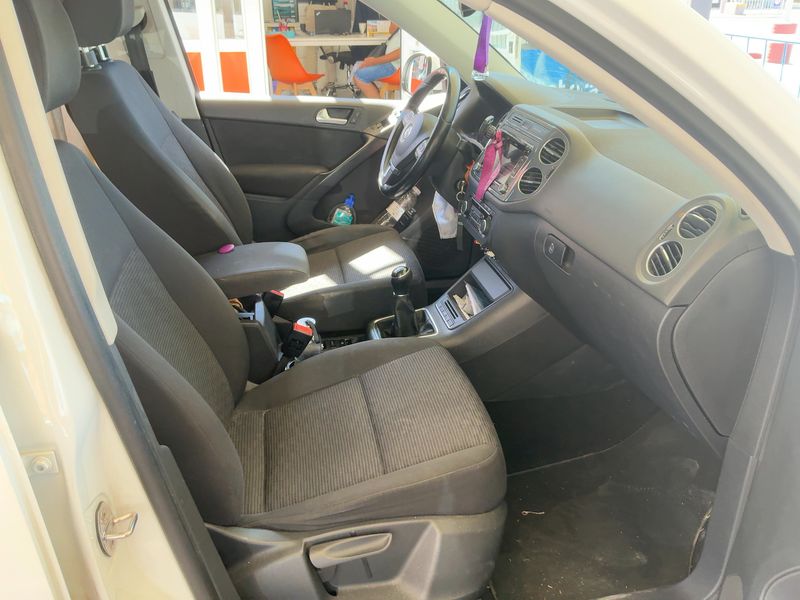Volkswagen Tiguan 2.0 TDI Advance BlueMotion Tech 2014 – снимка 11