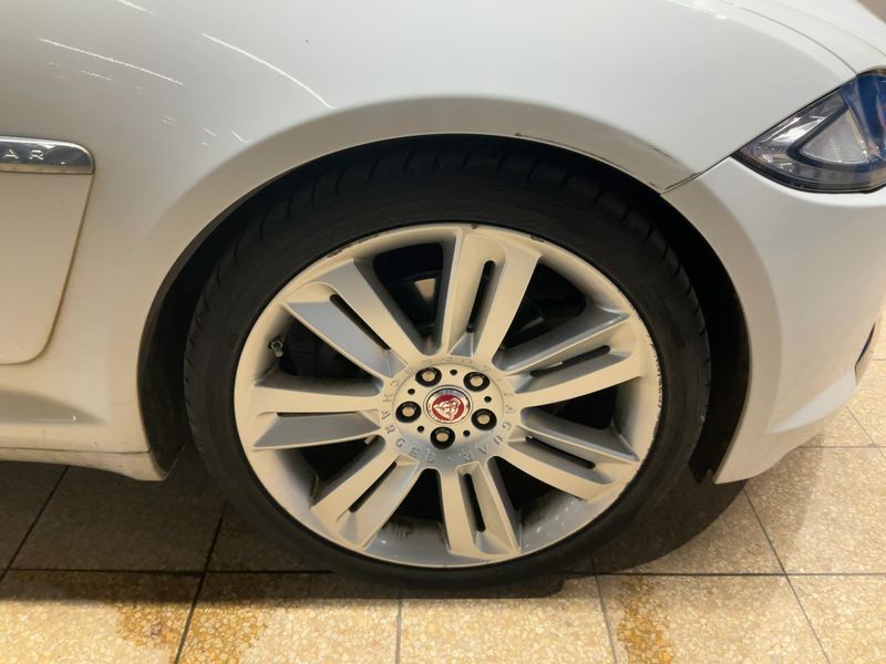 Jaguar XF 2.2 D 2014 – снимка 11