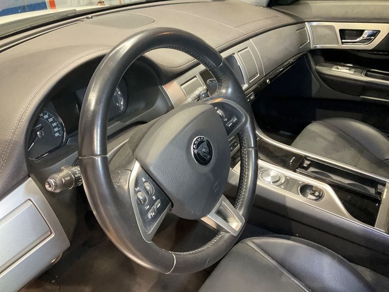 Jaguar XF 2.2 D 2014 – снимка 33