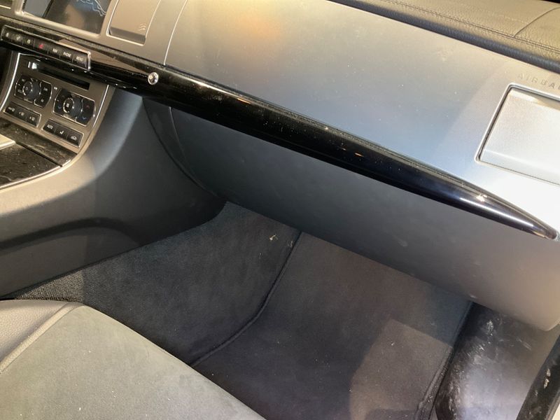Jaguar XF 2.2 D 2014 – снимка 29