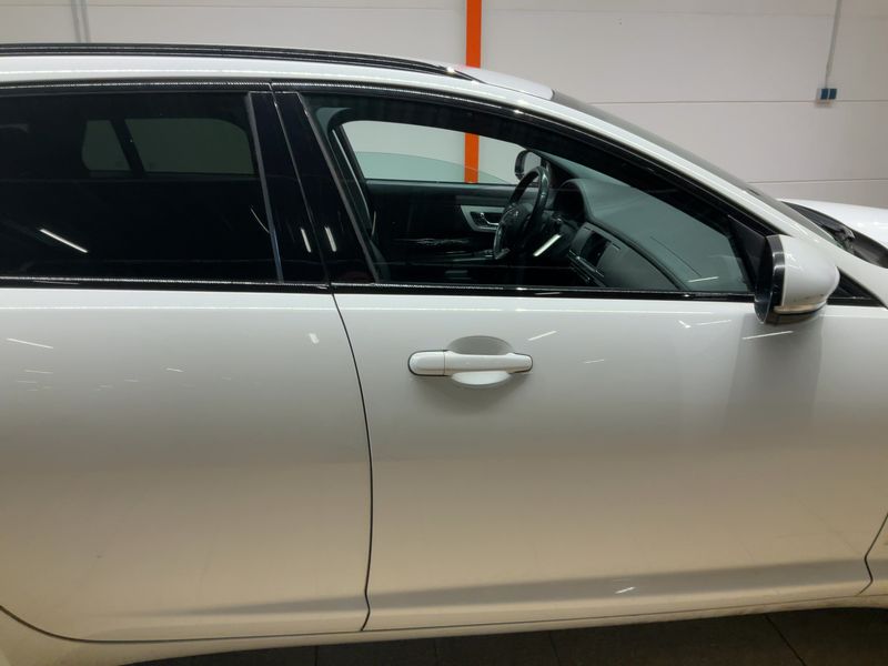 Jaguar XF 2.2 D 2014 – снимка 10