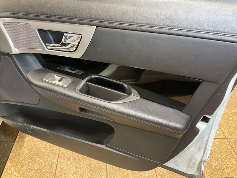 Jaguar XF 2.2 D 2014 – снимка 28