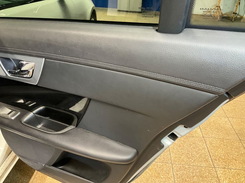Jaguar XF 2.2 D 2014 – снимка 30
