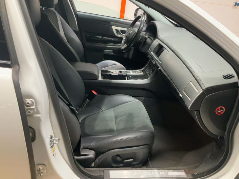 Jaguar XF 2.2 D 2014 – снимка 16
