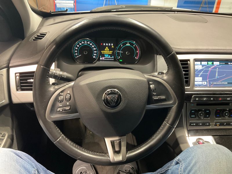 Jaguar XF 2.2 D 2014 – снимка 17