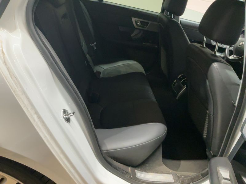 Jaguar XF 2.2 D 2014 – снимка 19