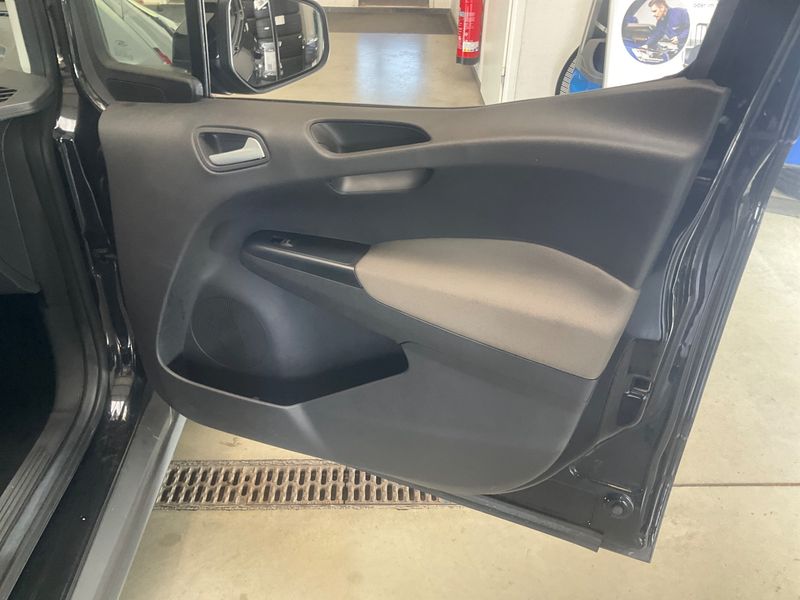Ford Tourneo 1.5 TDCi Trend 2020 – снимка 35