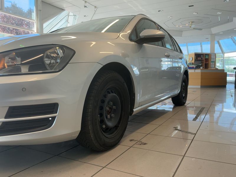Volkswagen Golf VII 1.2 TSI Trendline BlueMotion Tech 2013 – снимка 2