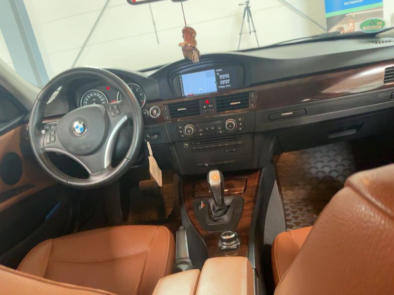 BMW 3er 325i 2011 – снимка 18