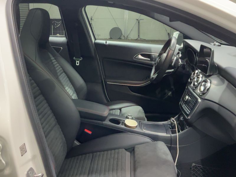 Mercedes-Benz GLA-Klasse GLA 220 4Matic AMG Line 2020 – снимка 16