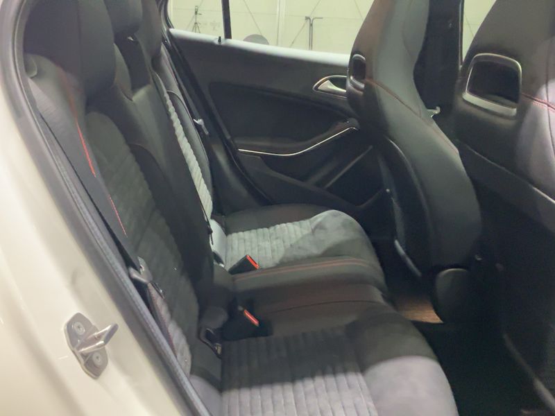Mercedes-Benz GLA-Klasse GLA 220 4Matic AMG Line 2020 – снимка 19