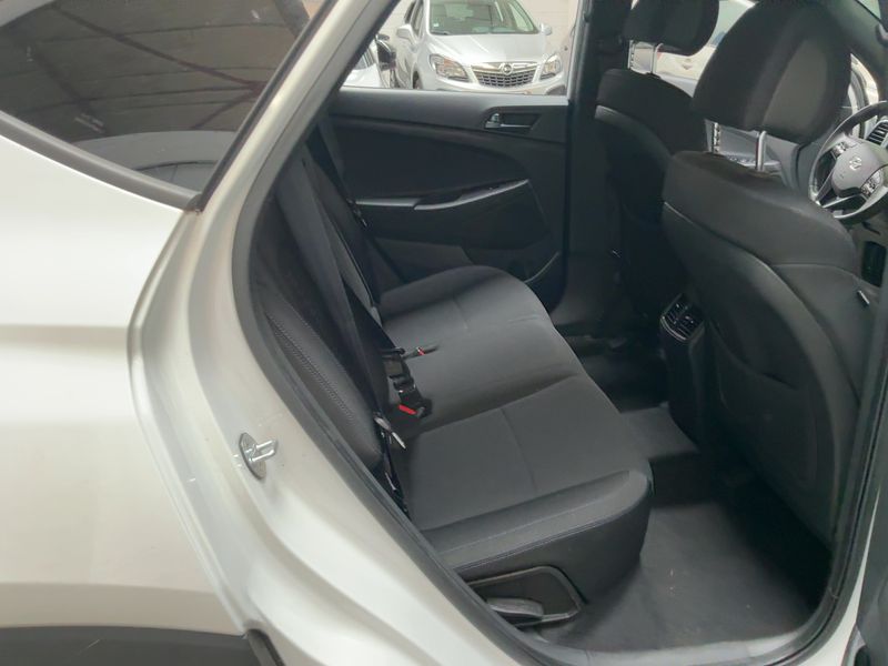 Hyundai Tucson 1.7 CRDi Business 2WD 2018 – снимка 19