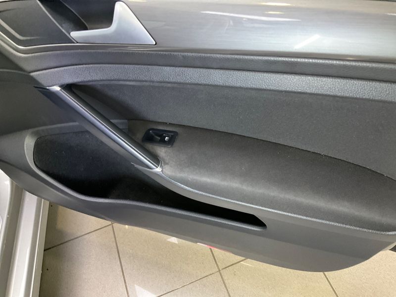 Volkswagen Golf VII 1.6 TDI Allstar BlueMotion Tech 2016 – снимка 28
