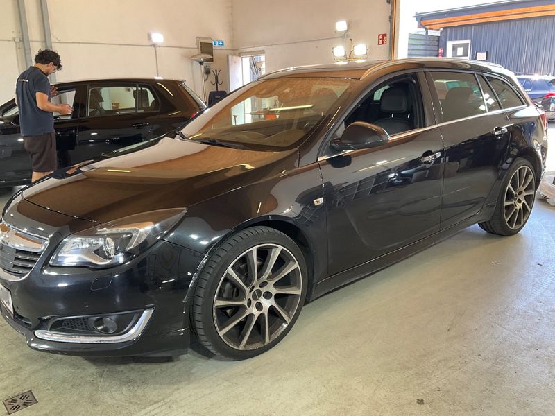 Opel Insignia Sports Tourer 2.0 CDTI Sport 4x4 2016 – снимка 2