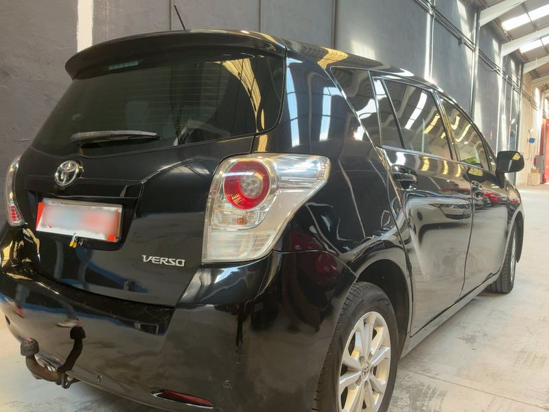 Toyota Verso 2.0 D-4D Active 2011 – снимка 8