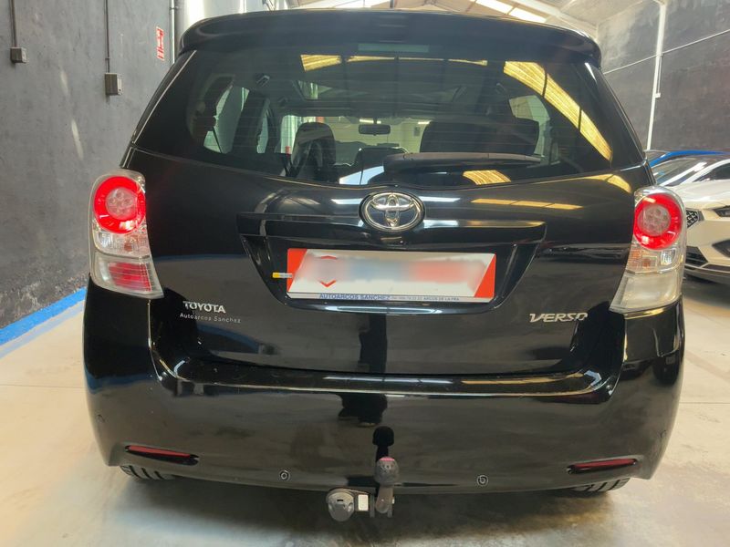 Toyota Verso 2.0 D-4D Active 2011 – снимка 7