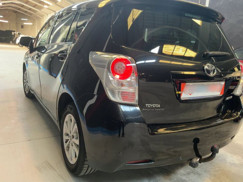 Toyota Verso 2.0 D-4D Active 2011 – снимка 6