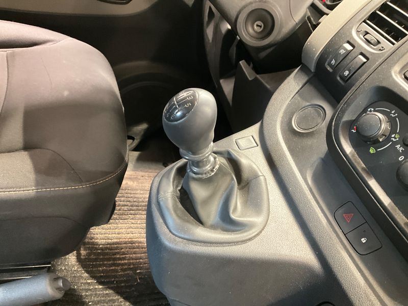 Renault Trafic 1.6 dCi Energy L1H1 2,7t Expression 2015 – снимка 34