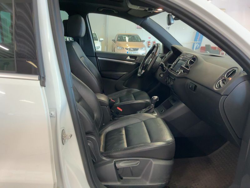 Volkswagen Tiguan 2.0 TDI Sport & Style 4Motion BlueMotion Tech 2015 – снимка 17