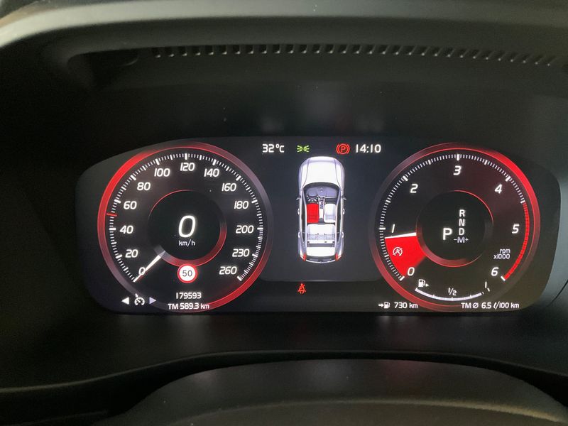 Volvo XC40 2.0 D4 R-Design AWD 2018 – снимка 18