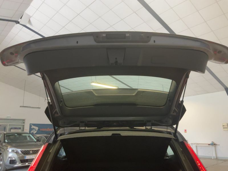 Volvo XC40 2.0 D4 R-Design AWD 2018 – снимка 15