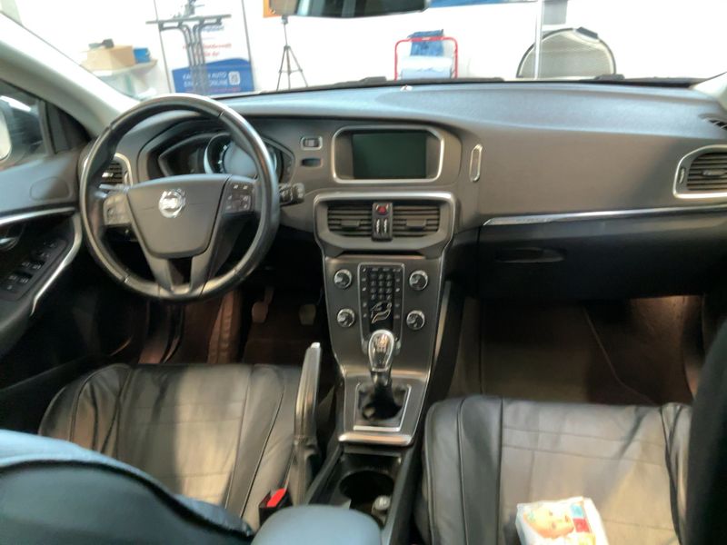 Volvo V40 Cross Country 1.6 D2 Kinetic 2014 – снимка 18