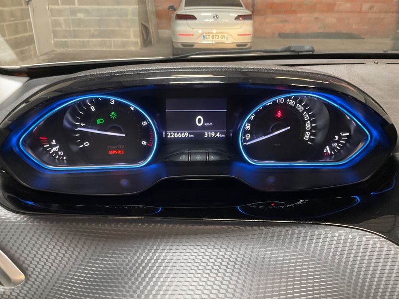 Peugeot 2008 1.6 e-HDi Feline Titane 2013 – снимка 4
