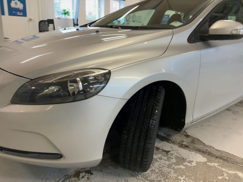 Volvo V40 2.0 D2 Kinetic 2016 – снимка 2