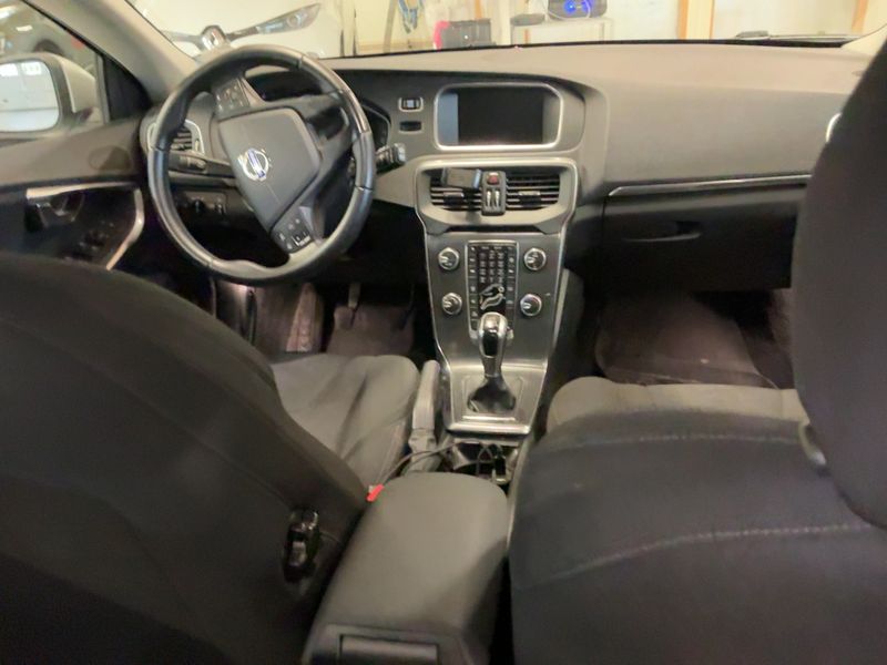 Volvo V40 2.0 D2 Kinetic 2016 – снимка 18
