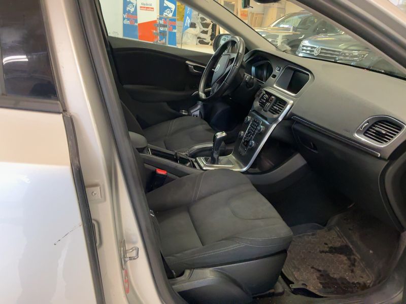 Volvo V40 2.0 D2 Kinetic 2016 – снимка 17