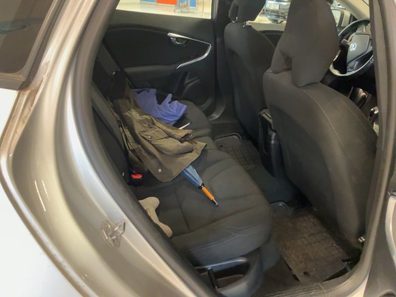 Volvo V40 2.0 D2 Kinetic 2016 – снимка 20