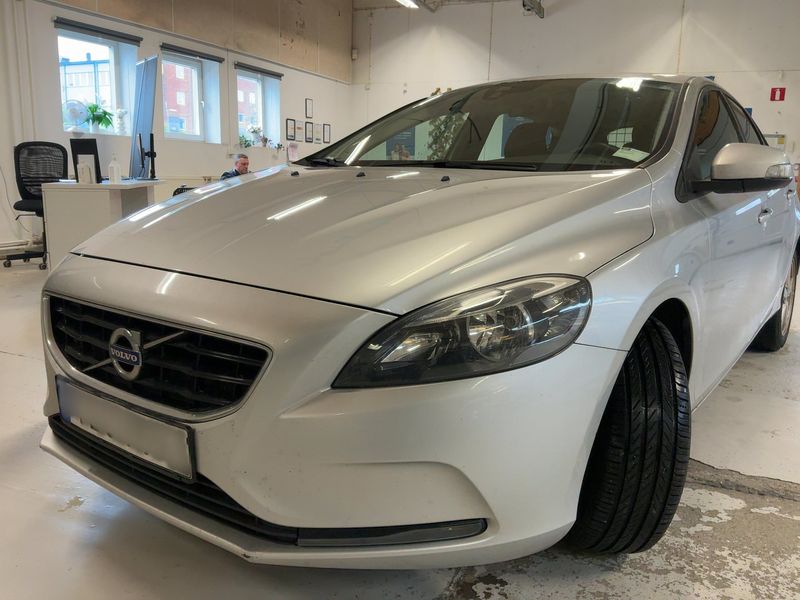 Volvo V40 2.0 D2 Kinetic 2016 – снимка 1