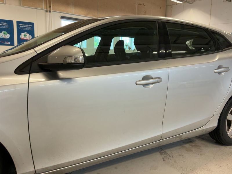 Volvo V40 2.0 D2 Kinetic 2016 – снимка 4