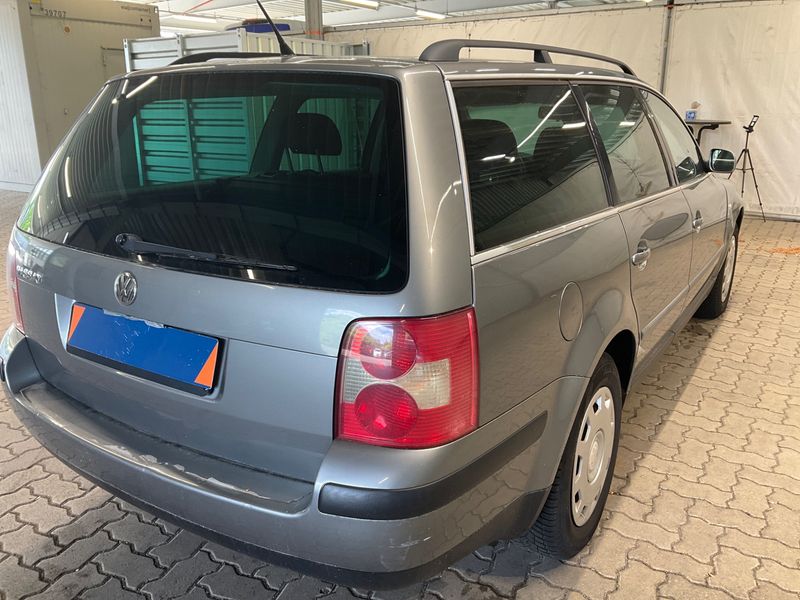 Volkswagen Passat 1.6 Family 2003 – снимка 2