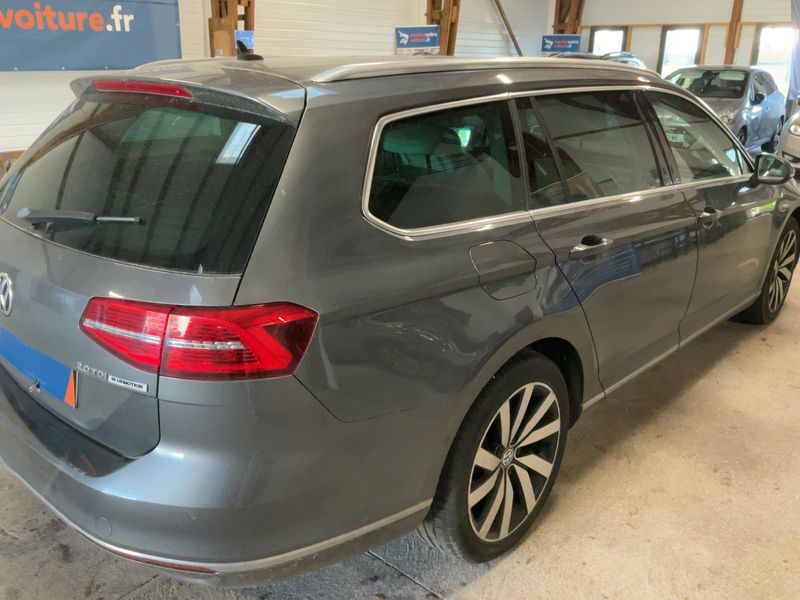 Volkswagen Passat 2.0 TDI Carat BlueMotion Tech 2016 – снимка 8