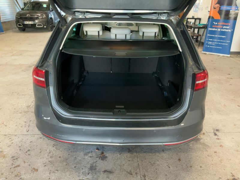 Volkswagen Passat 2.0 TDI Carat BlueMotion Tech 2016 – снимка 15