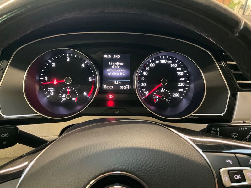 Volkswagen Passat 2.0 TDI Carat BlueMotion Tech 2016 – снимка 18