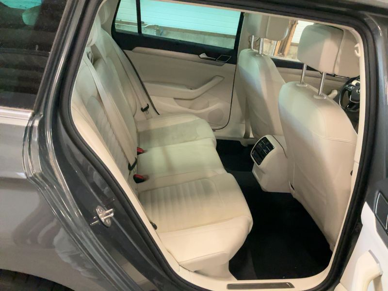 Volkswagen Passat 2.0 TDI Carat BlueMotion Tech 2016 – снимка 19