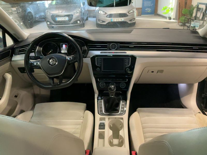 Volkswagen Passat 2.0 TDI Carat BlueMotion Tech 2016 – снимка 17