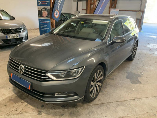 Volkswagen Passat 2.0 TDI Carat BlueMotion Tech 2016 – снимка 1