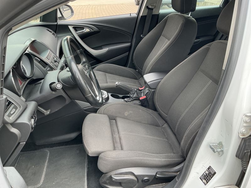 Opel Astra 1.6 Innovation 2011 – снимка 3