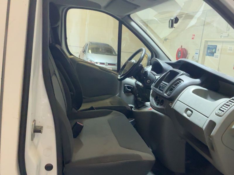 Renault Trafic 2.0 dCi L1H2 2,9t 2012 – снимка 11