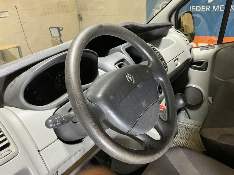 Renault Trafic 2.0 dCi L1H2 2,9t 2012 – снимка на щета