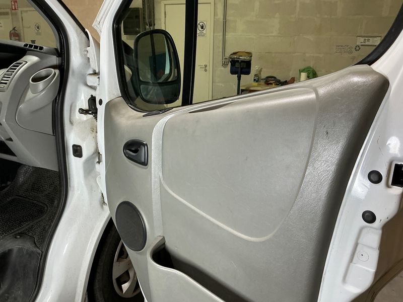 Renault Trafic 2.0 dCi L1H2 2,9t 2012 – снимка на щета