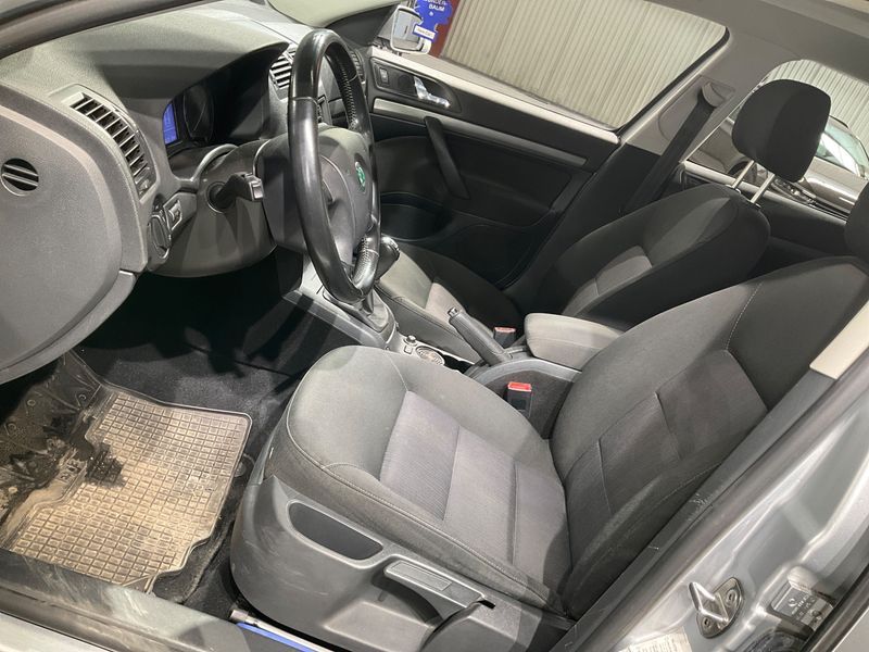 Skoda Octavia 1.9 TDI Elegance 2010 – снимка 3