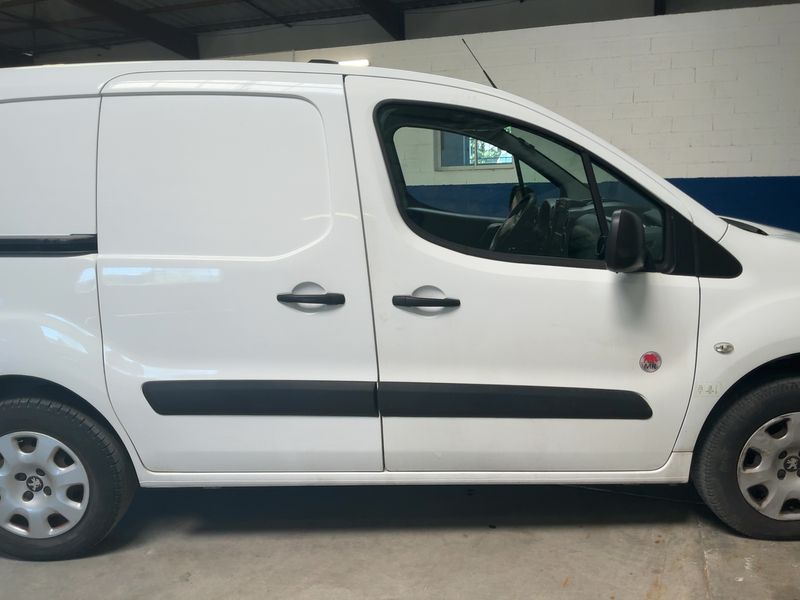Peugeot Partner 1.6 Blue-HDi L1 Premium Pack 2017 – снимка 10