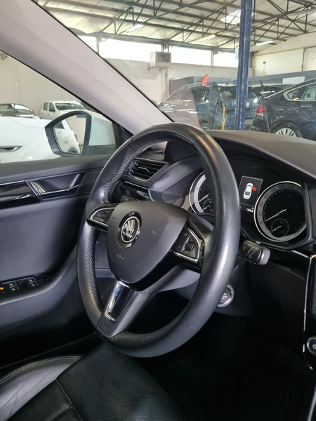 Skoda Superb 2.0 TDI Laurin & Klement 2017 – снимка 28
